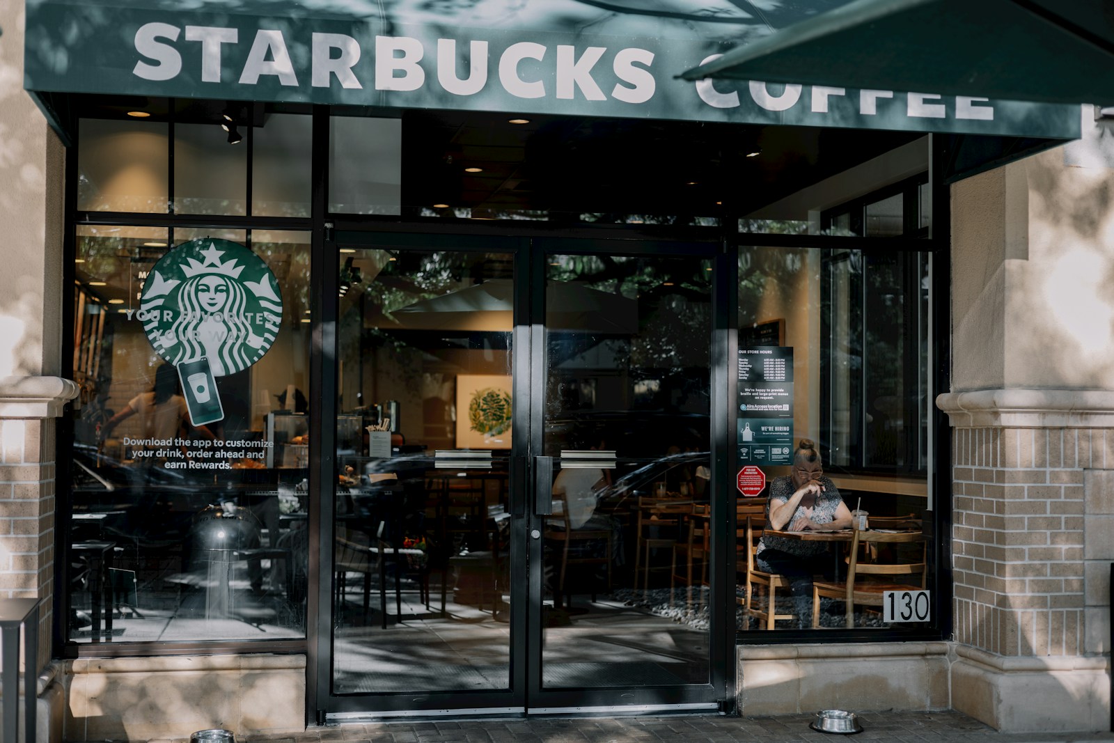 Starbucks settles NYC labour law violation claims